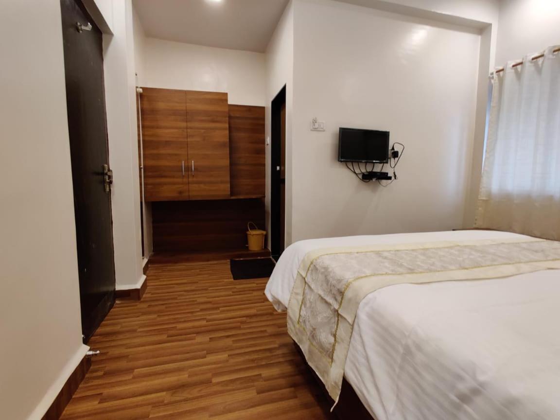 Hotel Surya Grande Kudal  エクステリア 写真