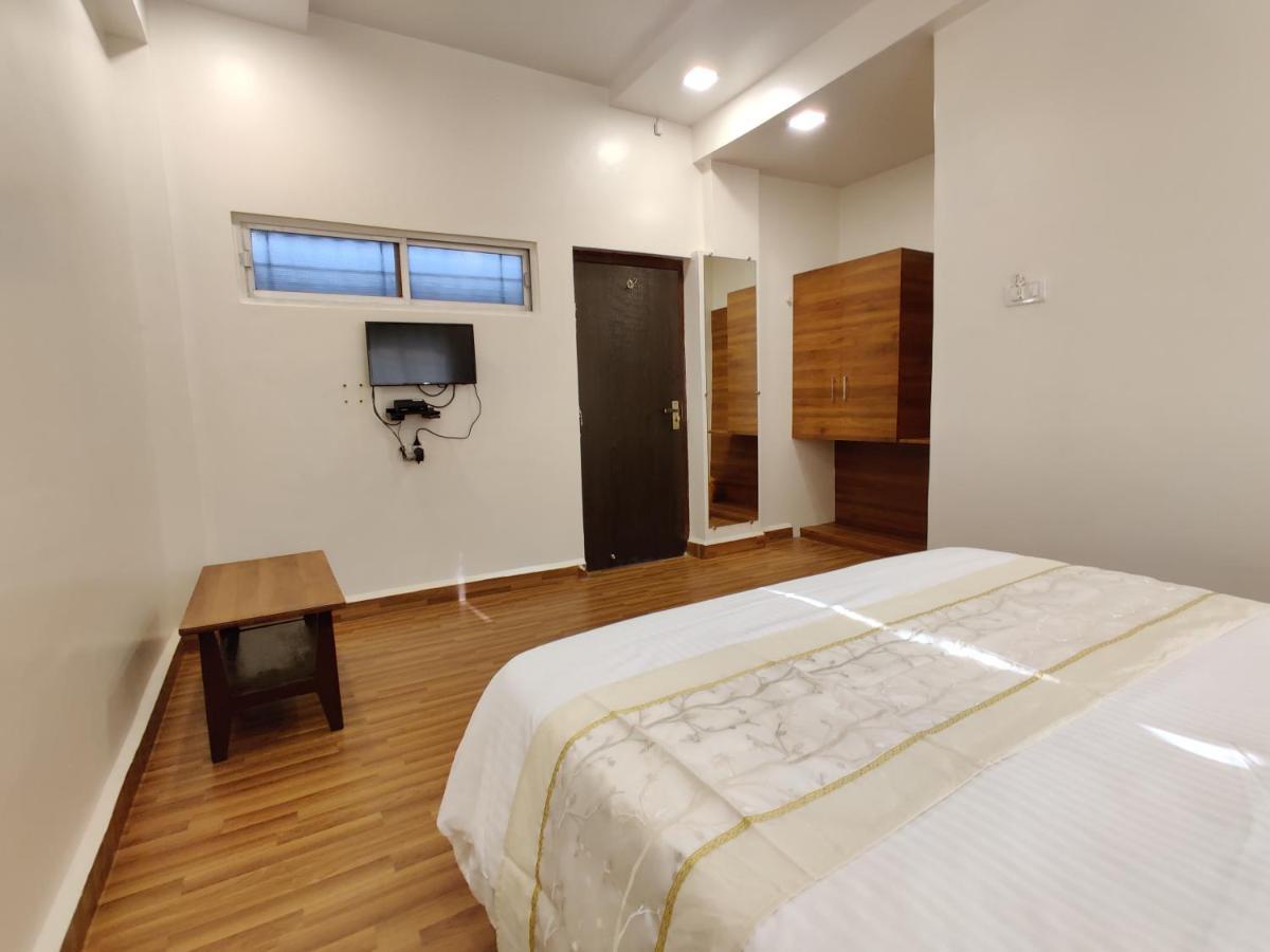 Hotel Surya Grande Kudal  エクステリア 写真