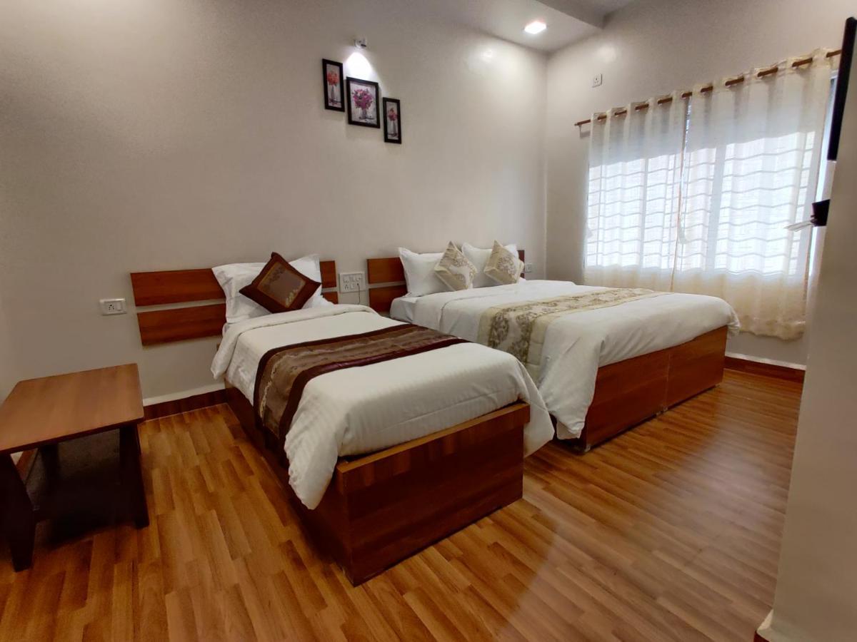 Hotel Surya Grande Kudal  エクステリア 写真