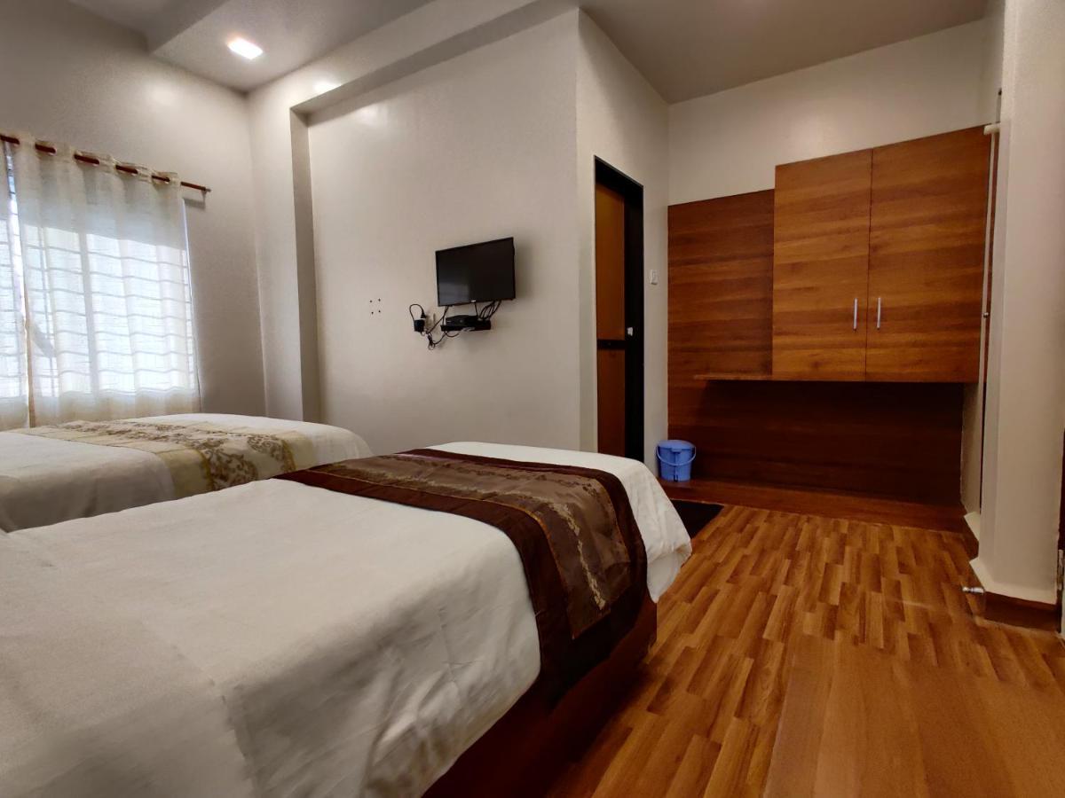 Hotel Surya Grande Kudal  エクステリア 写真