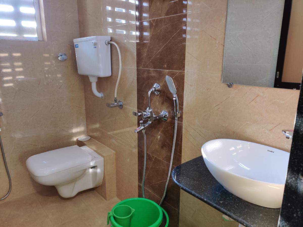 Hotel Surya Grande Kudal  エクステリア 写真